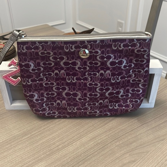 Coach Handbags - Coach wristlet